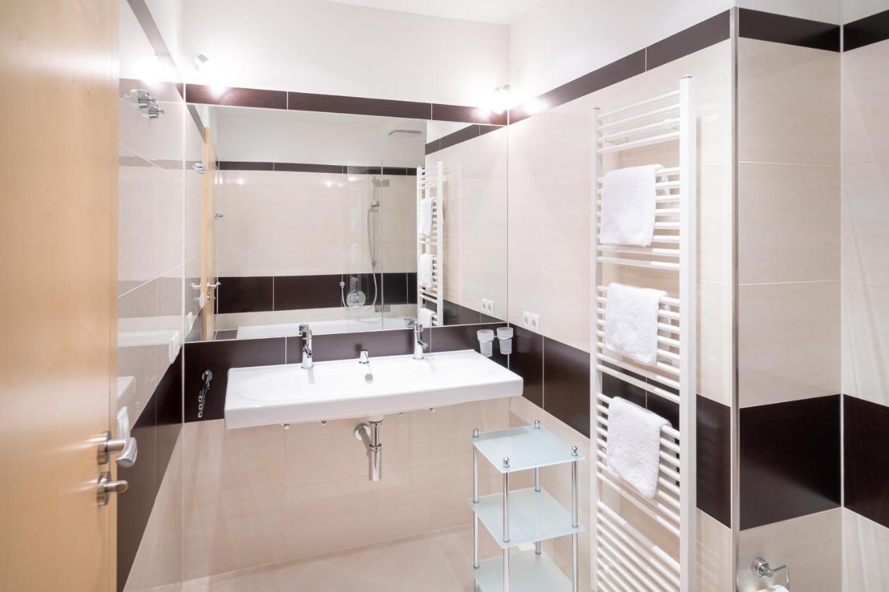 Bohemia Apartments Гарделен Екстериор снимка