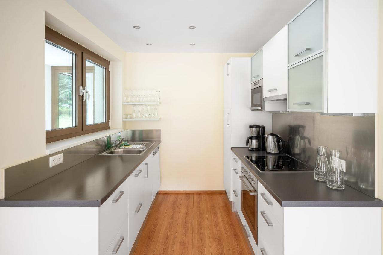Bohemia Apartments Гарделен Екстериор снимка