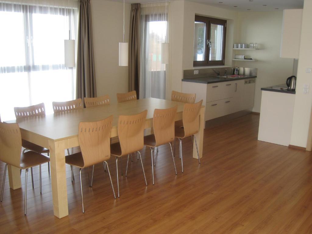 Bohemia Apartments Гарделен Стая снимка