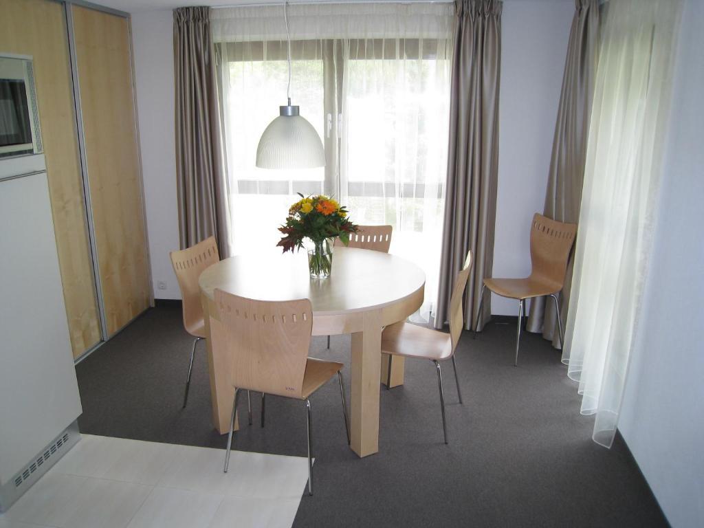 Bohemia Apartments Гарделен Стая снимка