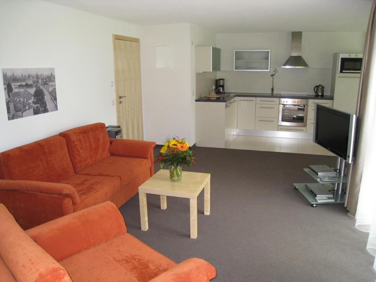 Bohemia Apartments Гарделен Стая снимка