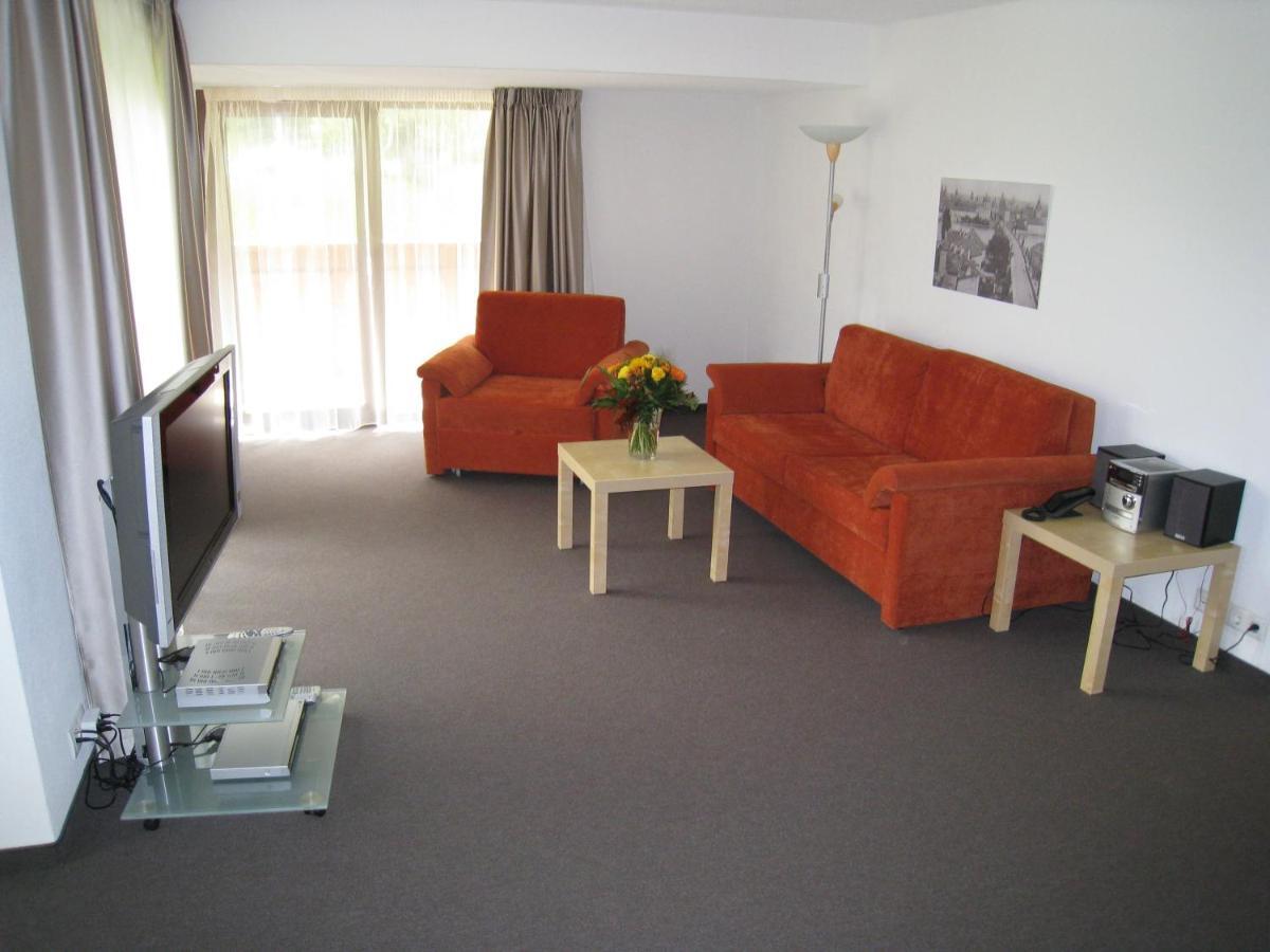 Bohemia Apartments Гарделен Стая снимка